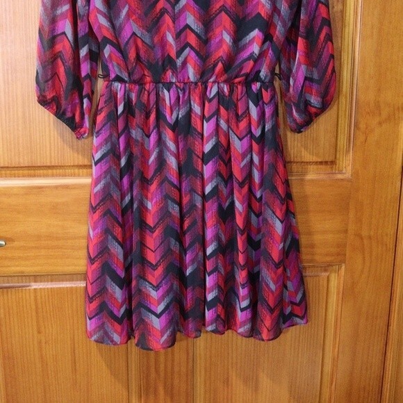 IZ Byer Chevron Print Pink Print Sheer Sleeve Mini Dress Small - Picture 9 of 12